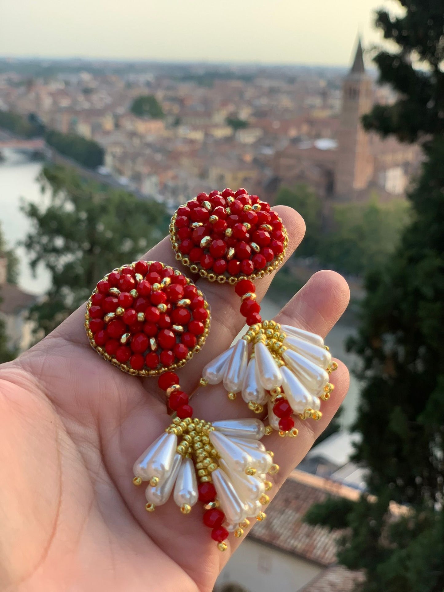 ARETES ROJO MAGICO