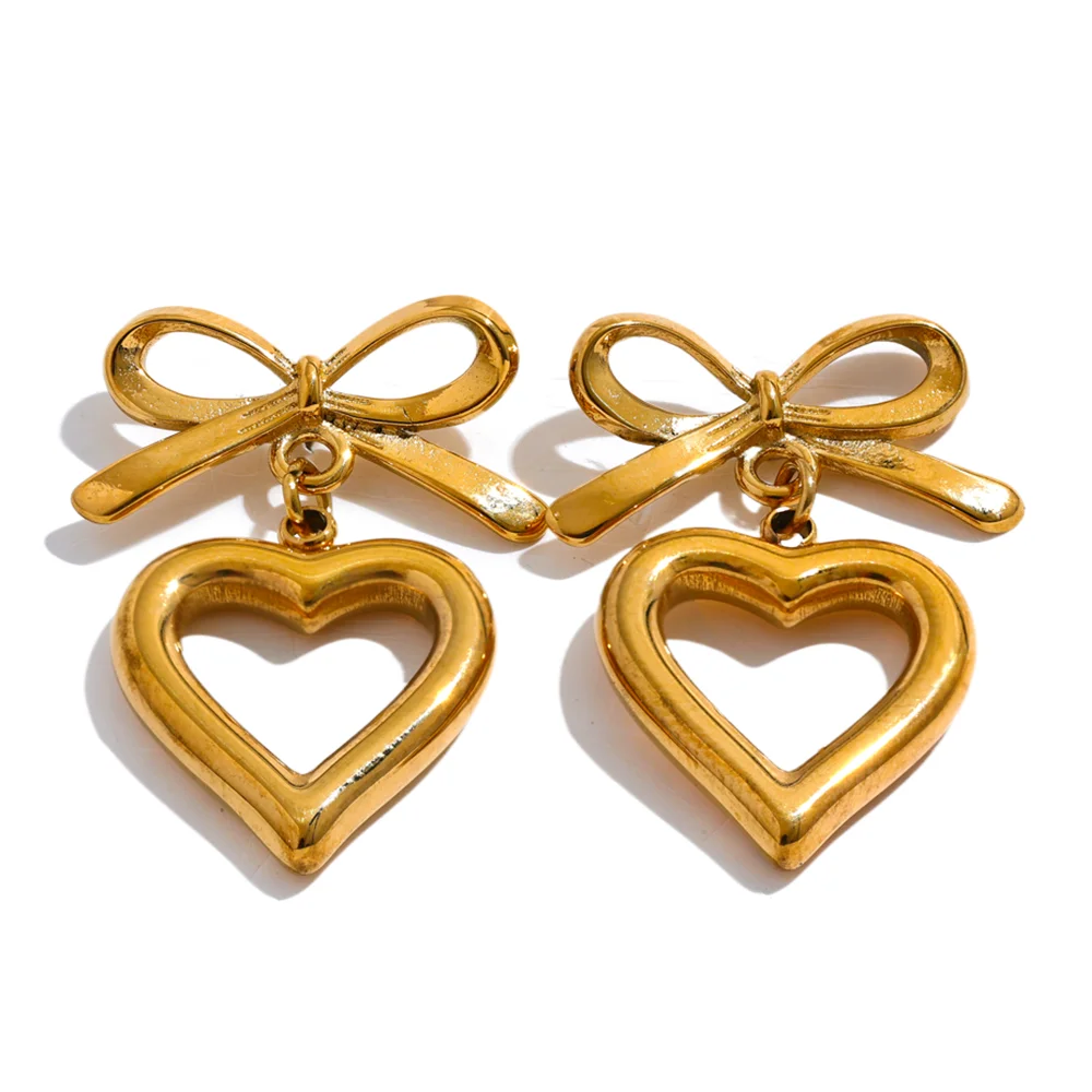 COQUETTE HEART STUD