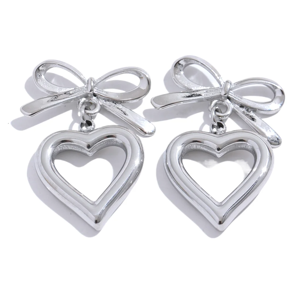 COQUETTE HEART STUD