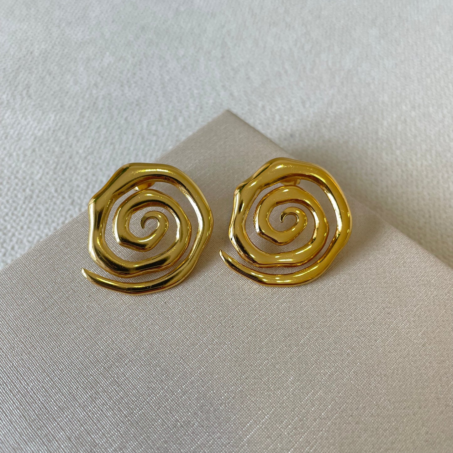 SPIRAL STUD