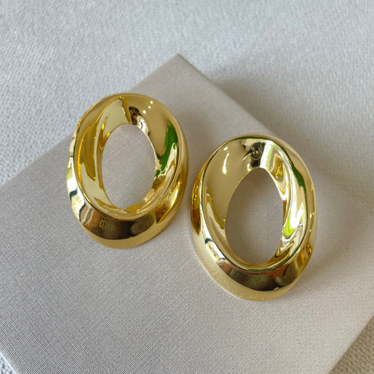 OVAL STUD